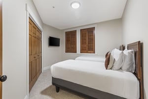 The third bedroom with two twinsize beds that can be made into a kingsize bed with 24hours advanced notice.
