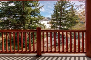 Snow Flower 20 is skiin, skiout to Park City Mountain Resort and offers a private patio overlooking it.