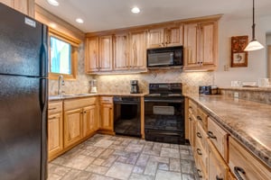 Snow Flower 20 offers a wellequipped kitchen with black appliances and breakfast bar.