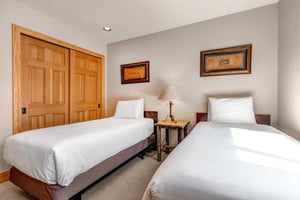 Snow Flower 20 has a second bedroom with two twin beds that can be made into a kingsize bed with 24hours advanced notice.