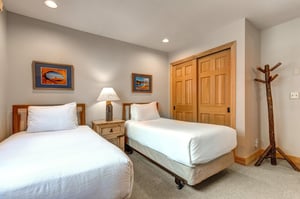 Snow Flower 20 has a second bedroom with two twin beds that can be made into a kingsize bed with 24hours advanced notice.