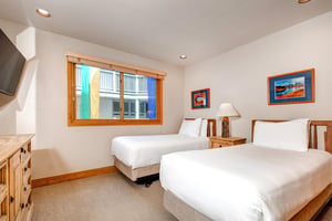 Snow Flower 20 has a third bedroom with two twin beds that can be made into a kingsize bed with 24hours advanced notice.