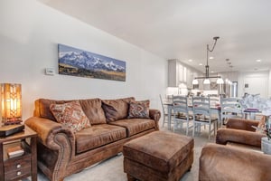 Snow Flower 6 offers a living room with cozy leather furnishings, gas burning fireplace, and flatscreen TV.