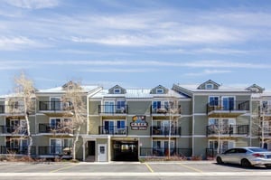 The exterior of the Sun Creek Condominiums.