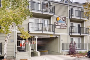 The exterior of the Sun Creek Condominiums.