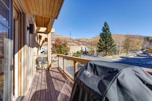 Town Pointe C101 has a private deck and BBQ gas grill.