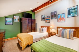 The loft also has twotwin beds that can be converted into a king size bed with 24hours advanced notice.