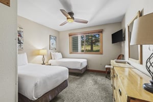 Snow Flower 007 has a second bedroom with two twin size beds that can be made into a king size with 24 hours notice..