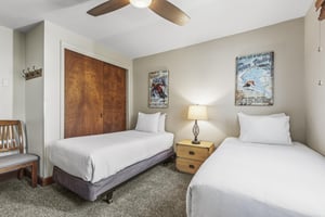 Snow Flower 007 has a second bedroom with two twin size beds that can be made into a king size with 24 hours notice..