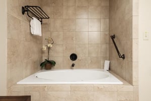 Jetted tub in the guest bathroom