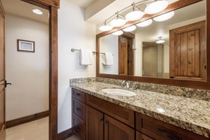 Ensuite main bathroom