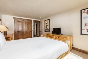 Comfortable queensized bed in the second bedroom