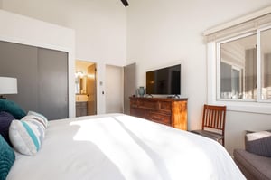 King bed in the main bedroom