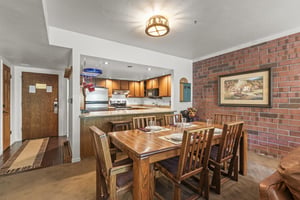 Park Station 121 has a dining area with seating for 6.
