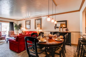 Park Station 139 has a dining area with seating for 6.