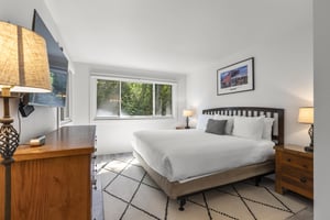 The main suite offers a king size bed and crisp white bedding.