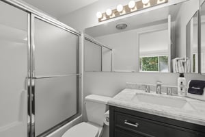 The bathroom offers a combination bathtub and shower.