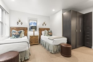 A second bedroom offers two twin beds that can be made into a kingsize bed with 24hours advanced notice.