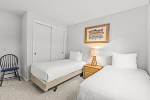 The bedroom has two twin beds that can be made into a king size bed with 24hours advanced notice.