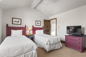 Two twin beds can be converted to kingsize bed with 24hours advance notice.