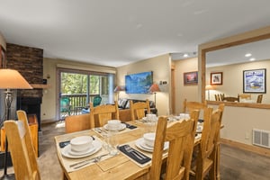 Snow Flower 144 offers a dining table with seating for 6 guests.