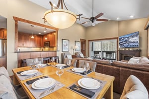 Snow Flower 123 offers a dining table with seating for 6 guests.