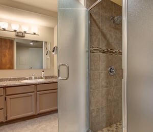 The en suite bathroom and walkin shower.