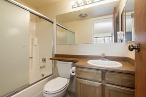 Ensuite main bathroom with a bathtub and shower combination