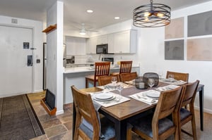 The open concept dining table with seating for 6 guests.