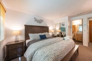 Main bedroom with kingsized bed