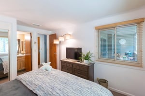 Main bedroom with kingsized bed