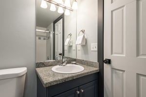Full bathroom on the 2nd level