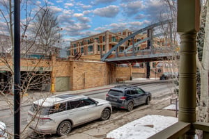 Park Villa is right across the street from the town lift and easy walk to slopes.