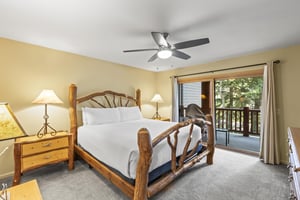 The main suite offers a kingsize bed with a log bedframe.