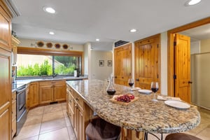 The island offers seating for 6 guests and creates a great place to mix and mingle in the kitchen.