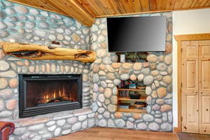 Timber Wolf Lodge 7C has a cozy living room with gas burning fireplace and flat screen TV.
