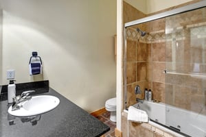 The en suite bathroom with a bathtub and shower combination.