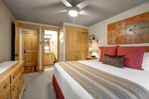 The main suite with an en suite bathroom.