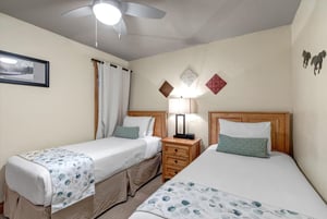 Second bedroom with 2 twin beds that can be made into a king with 24hours advance notice.