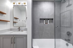 The en suite bathroom with bathtub and shower combination and one sink vanity.