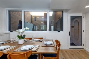 Ski Captain Molly offers a dining area with seating for 6 guests.