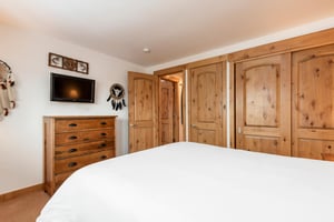Queensized bed in the guest bedroom