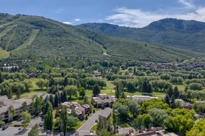 Ski Captain Molly is located on the golf course and a short walk to Park City Mountain Resort.