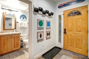 Step into your cozy entryway where skithemed décor and convenient storage create the perfect mountain getaway.