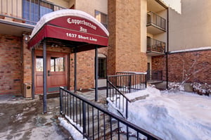 Entry to Copperbottom Inn in the winter