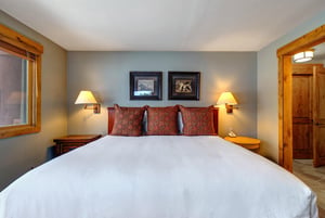 The main suite offers a plush kingsize bed and wellappointed furniture.