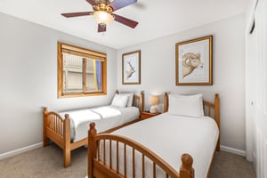 Snow Flower Condominium 14s additional bedroom with 2 twin beds.