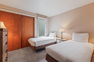 Premier Snow Flower Condominium 107s additional bedroom with 2 twin beds.