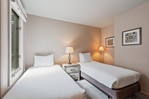 Premier Snow Flower Condominium 107s additional bedroom with 2 twin beds.