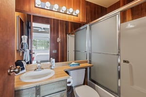 Premier Snow Flower Condominium 130s additional bathroom with shower.